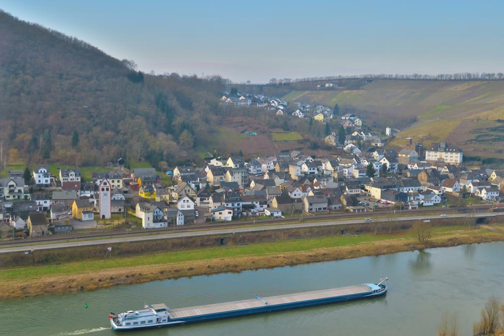 Ferienwohnungen Haus Am Wuerzlaysteig Lehmen Esterno foto