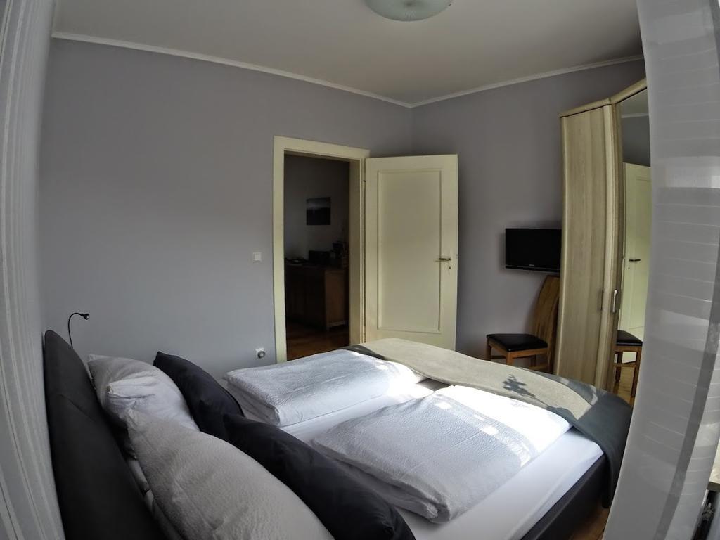 Ferienwohnungen Haus Am Wuerzlaysteig Lehmen Camera foto