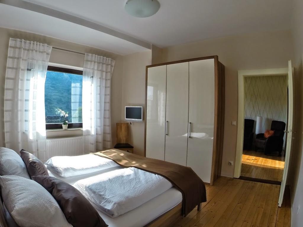 Ferienwohnungen Haus Am Wuerzlaysteig Lehmen Camera foto