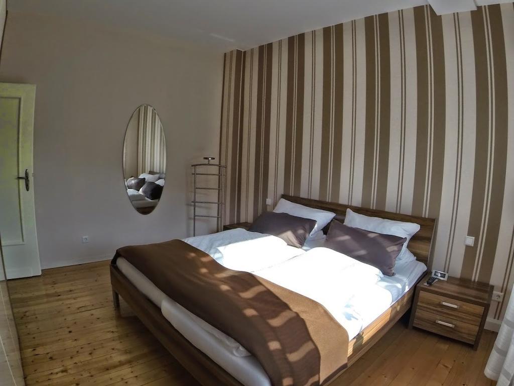 Ferienwohnungen Haus Am Wuerzlaysteig Lehmen Camera foto