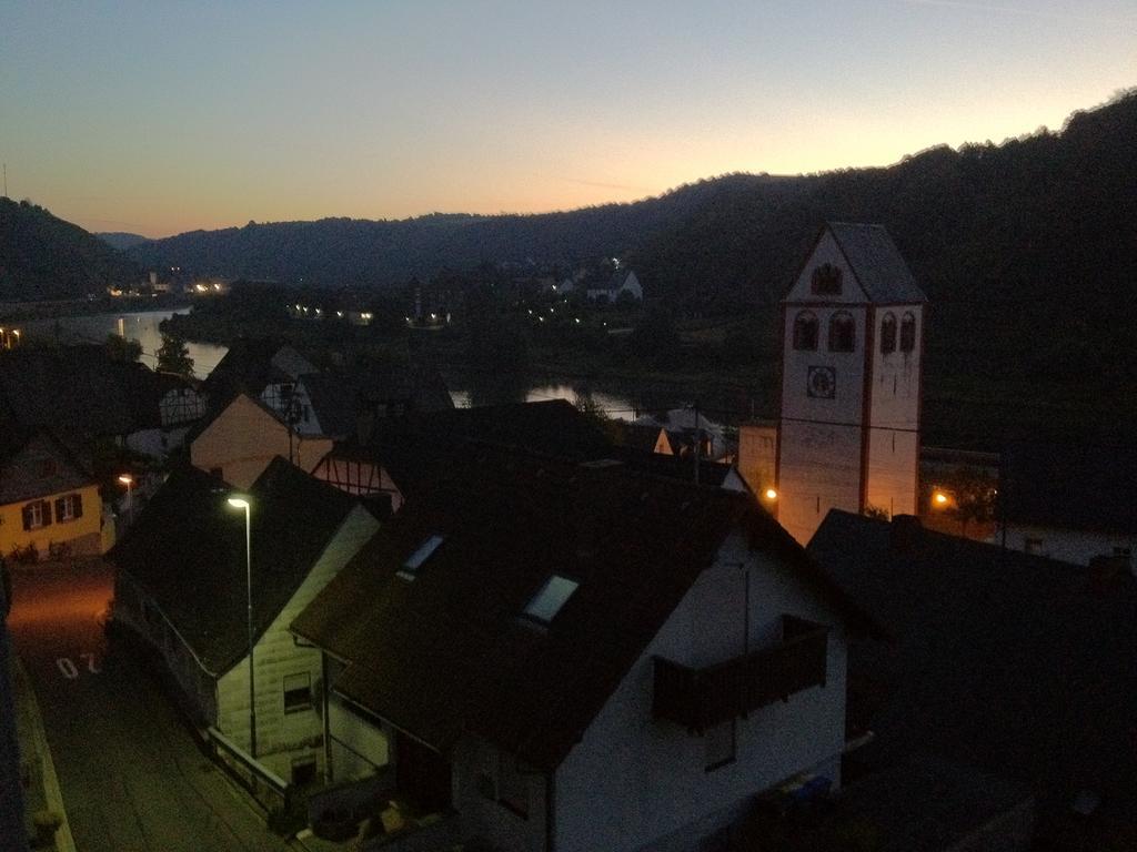 Ferienwohnungen Haus Am Wuerzlaysteig Lehmen Esterno foto