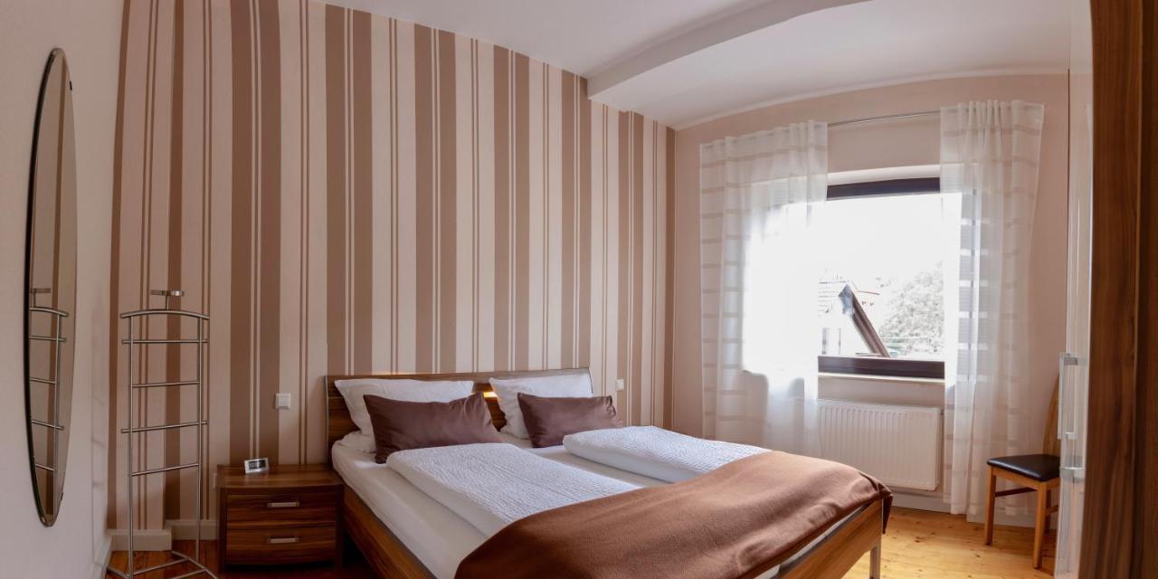 Ferienwohnungen Haus Am Wuerzlaysteig Lehmen Esterno foto