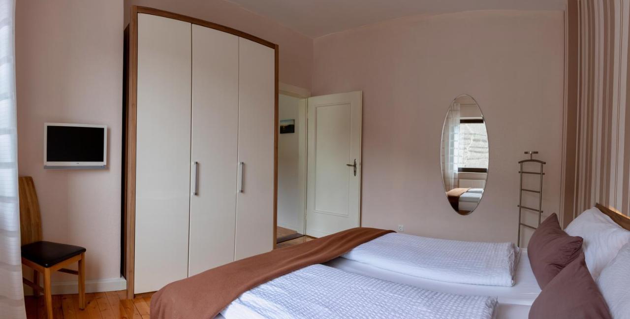Ferienwohnungen Haus Am Wuerzlaysteig Lehmen Esterno foto