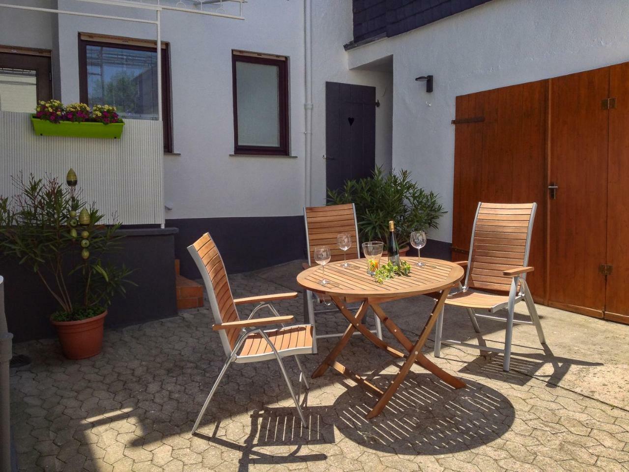 Ferienwohnungen Haus Am Wuerzlaysteig Lehmen Esterno foto